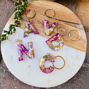 Alphabet Keychain, Custom keychain, glitter keychain, Resin Keychain, keychains, Keychain gift, purple name keychain, flower and glitter