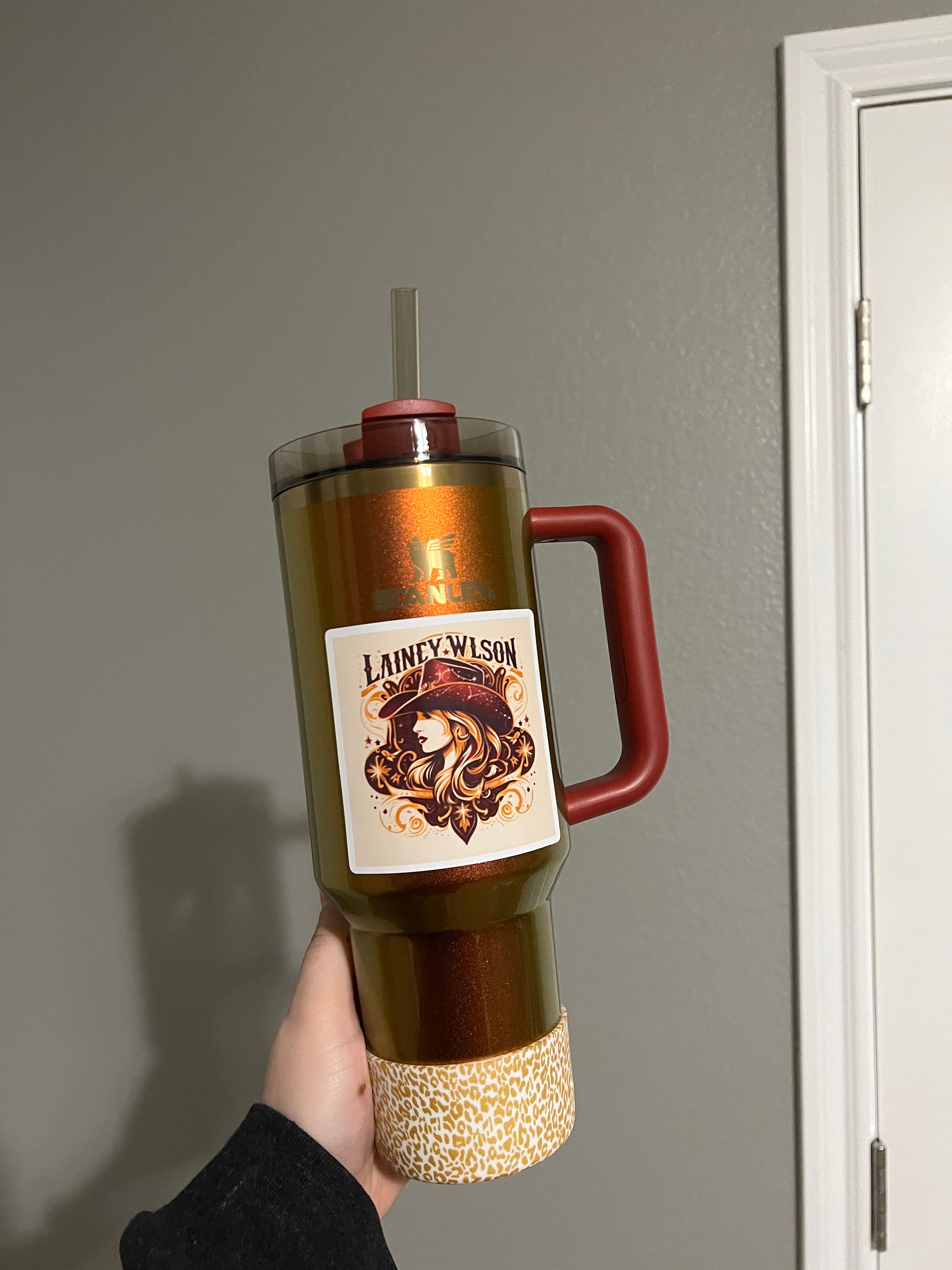 Lainey Wilson Surprises With New 'Country Gold' Stanley Tumbler: How To Get  The Cup - Country Now