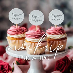 Mockup di topper per cupcake di San Valentino, Mockup di cupcake per le feste, Topper per cupcake vuoto, Mockup PSD di topper per torta, Foto in stile mock di topper per torta
