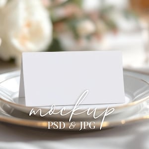 Maqueta de tarjeta de lugar plegable para boda, maqueta de tarjeta de nombre, maqueta de papelería elegante, maqueta de tarjeta de mesa con objeto inteligente PSD de 3,5 x 2 pulgadas