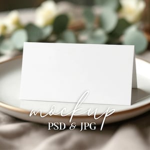 Mockup de cartão de lugar de casamento, cartão de nome dobrável em forma de tenda, mockup de cartão de mesa minimalista para casamentos e eventos, mockup de cartão de nome elegante no Photoshop