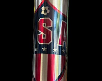 USA Soccer Slim Tumbler i rostfritt stål, 940 ml, patriotisk skölddesign med stjärnor