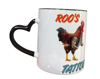 Roo's Tattoo Keramisk Kaffemugg 340 g, Rolig Tuppdesign, Svart Hjärtformad Handtag, Nyhetsgåva