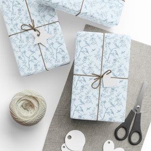 Opakowanie na prezent dla chłopca na baby shower, papier do pakowania na baby shower dla chłopca, jasnoniebieska rolka do pakowania prezentów, elegancki niebieski papier do pakowania, wiktoriański zdjęcie 2