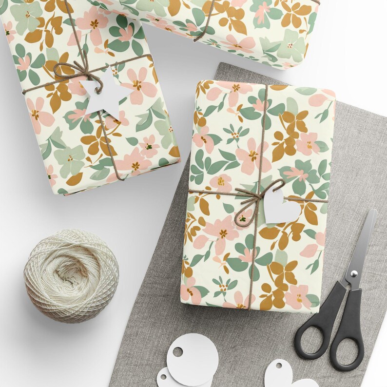 Roze en gouden inpakpapier Pastelbloemen inpakpapier Cadeaupapier babymeisje Pastelroze en saliegroene bloemen, schattig bloemdessin afbeelding 3