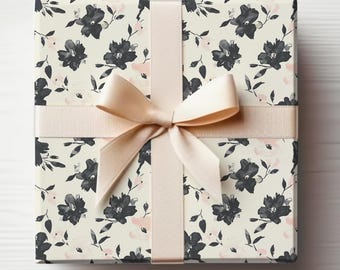 Rotolo di carta da regalo floreale nera, carta da regalo con fiori dipinti di nero, carta da regalo con fiori bianchi e neri lucida