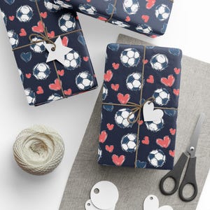 Fußball-Geschenkpapierrolle, Fußball-Liebhaber-Geschenkpapierrolle, Fußball-Geschenkpapier mit Herzen, Fußball-Mama-Geschenkpapierrolle Bild 3