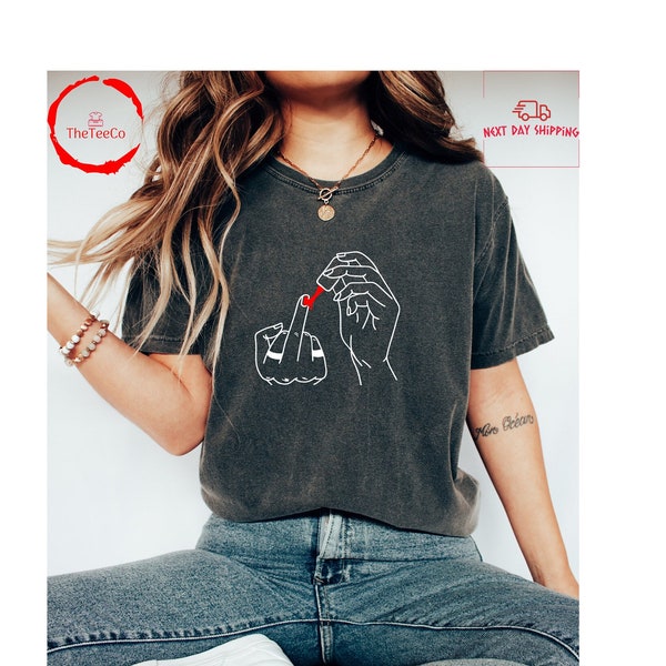 Chemise féministe audacieuse et élégante, t-shirt féminisme, t-shirt vernis à ongles, cadeau pour fille, cadeau pour meilleur ami, tee-shirt féministe autonomisant