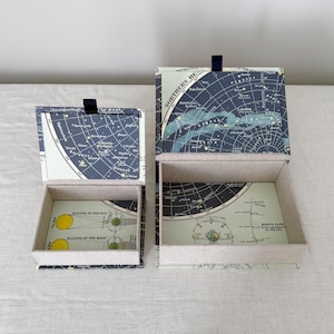 Caja de almacenamiento decorativa celestial personalizada: organizador hecho a mano con mapa estelar y diseño de la Vía Láctea para pinzas de corbata, gemelos, bolsitas de té o