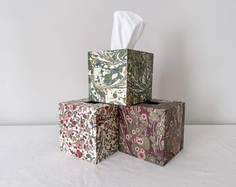 Artisan Marbled Tissue Box – Handmade Cream & Green Desk Decor