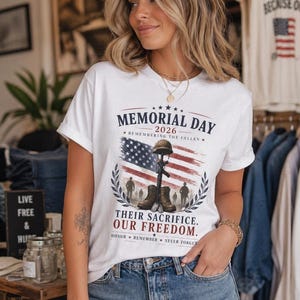 Camiseta del Día de los Caídos 2026, Camiseta en recuerdo de los caídos, Homenaje militar patriótico, Su sacrificio nuestra libertad, Camiseta de honor a los veteranos imagen 2