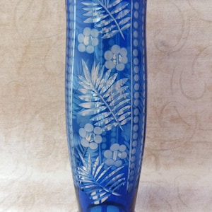 Vase blue crystal. Vase aus blauem kristall. Vaso in cristallo blu. Gift USSR.  Geschenk UdSSR. Regallo dall'URSS.