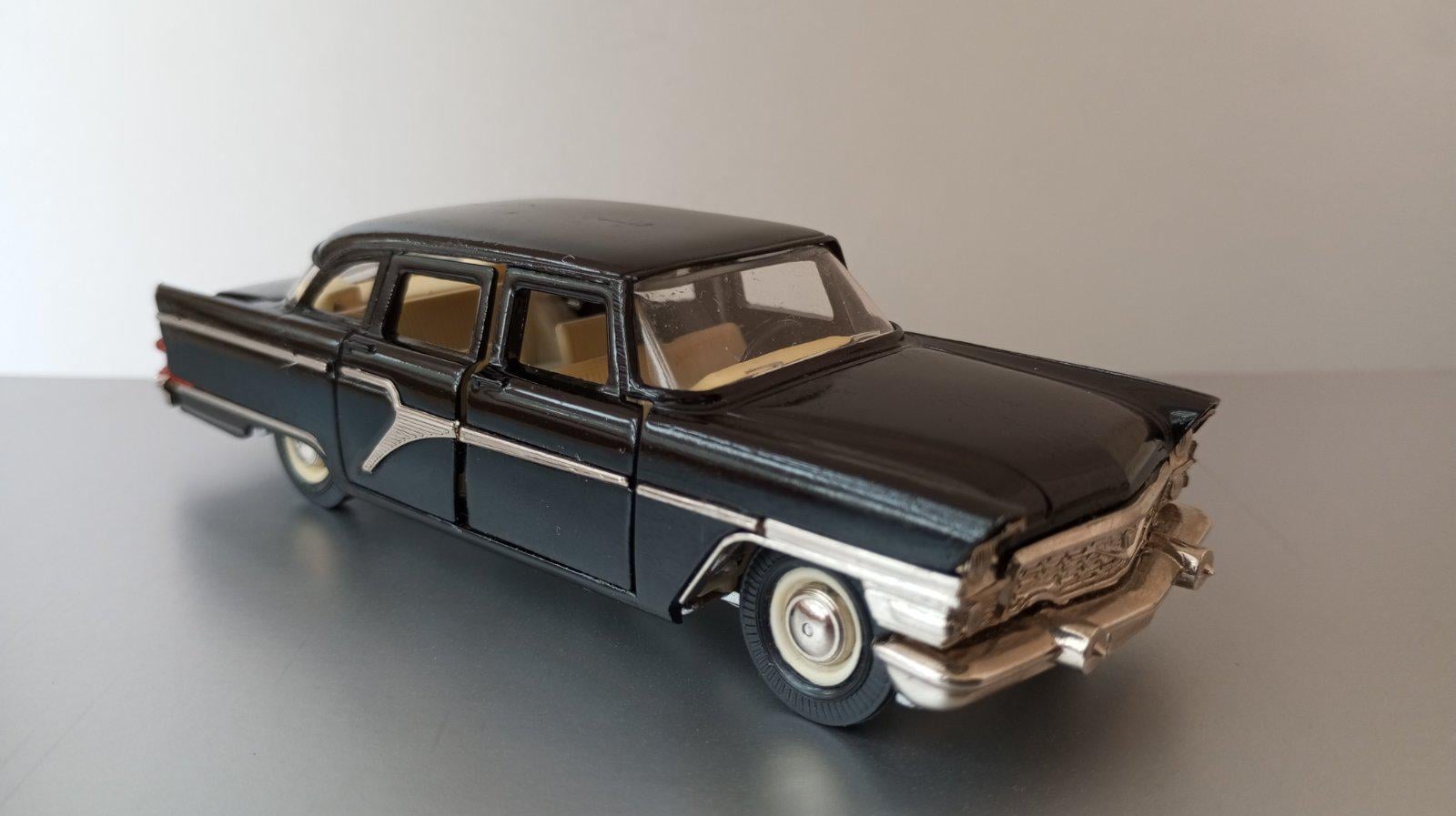 【レア】ソ連製のミニカー チャイカGAZ-13箱付き(1/43スケール) レア】ソ連製のミニカー チャイカGAZ-13箱付き(1/43スケール