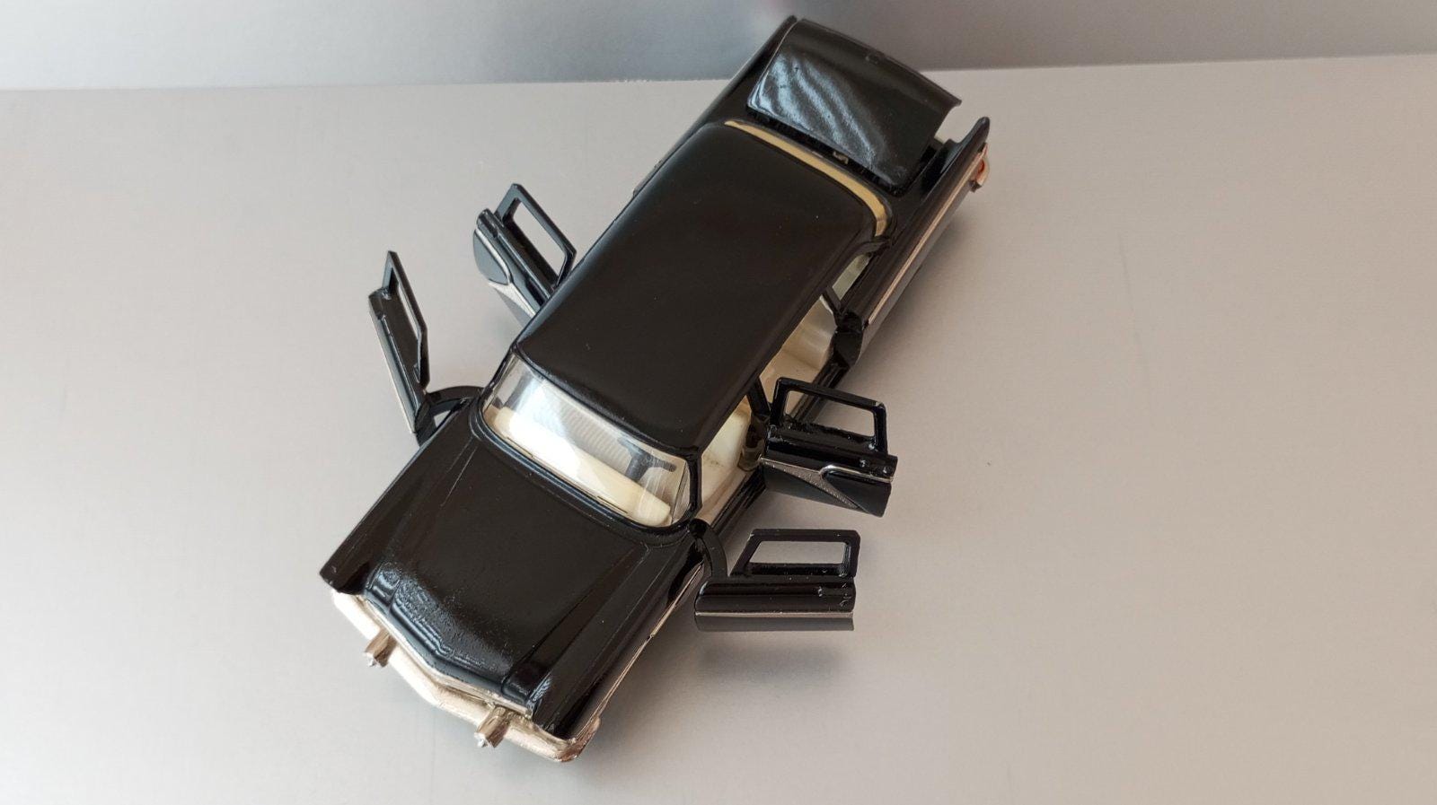 ソ連製ヴィンテージダイキャストカー。Chaika GAZ-13 モデルA 15