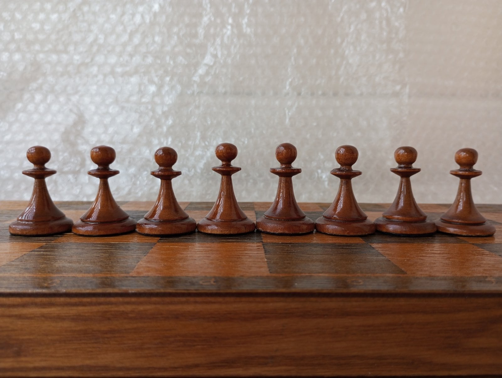 木製チェス セット。ソビエト チェス セット。チェスの駒とボード