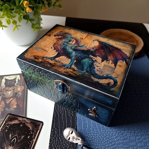 Caja de Tarot de Madera con Dragón: Pequeña caja de almacenamiento de brujería para cartas de tarot y baratijas, caja de recuerdos hecha a mano, regalo para amantes de los dragones, estilo fantasía