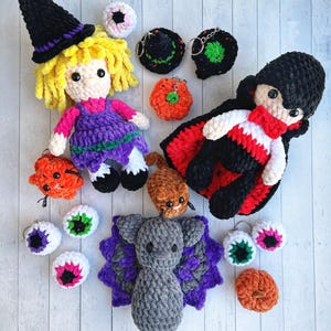 Halloween witch crochet pattern, crochet Dracula pattern, crochet bat pattern, no-sew crochet doll pattern, no-sew crochet keychains,
