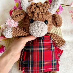 Highland cow crochet pattern with kilt pattern