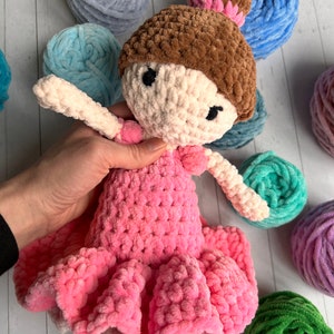 Ballerina doll crochet pattern, with tutu, low sew Amigurumi pattern