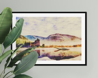 De illustratie van het monster van Loch Ness ingelijste en gemonteerde print