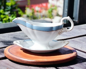 Antique gravy boat USSR. USSR decor. Vintage sauce bowl for cream. Sauce boat 1910. Porcelain. Vintage gravy boat. Rare gravy boat.