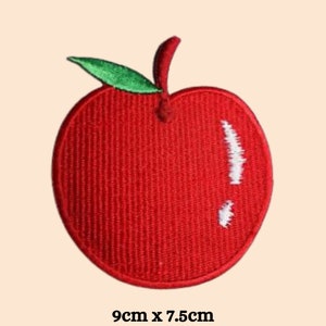 Puede incluir: Parche de hierro bordado de manzana roja, 9 cm x 7,5 cm.