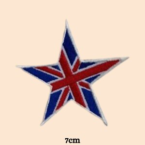 Può includere: Una toppa a forma di stella rossa, bianca e blu con il design della bandiera Union Jack. La toppa è larga 7 cm.