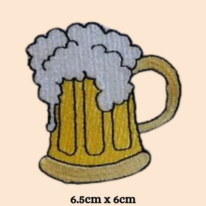 May include: Embroidered patch of a beer mug with a frothy white head. The mug is yellow with vertical lines and a curved handle. The patch measures 6.5cm x 6cm.