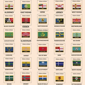 Könnte beinhalten: Eine Tabelle mit 20 verschiedenen Flaggen, jede mit einer Größe von 9,5 cm x 6,5 cm. Die Flaggen sind in einem Raster von 5 Reihen und 4 Spalten angeordnet. Jede Flagge ist von einem goldenen Rand umgeben und hat einen weißen Hintergrund mit einem bunten Design. Die Flaggen repräsentieren verschiedene Grafschaften und Regionen Englands.