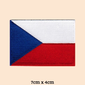 Puede incluir: Parche bordado con la bandera de la República Checa. El parche rectangular mide 7 cm por 4 cm. El diseño de la bandera incluye un triángulo azul a la izquierda, blanco en el centro y rojo en la parte inferior.