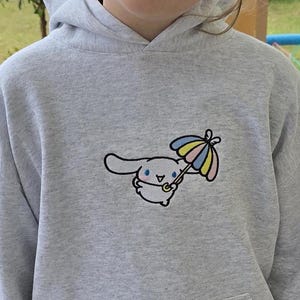 Personaje Cinnamoroll, Paraguas, sudadera con capucha, cuello redondo, regalos, PERSONAJE, Bordado
