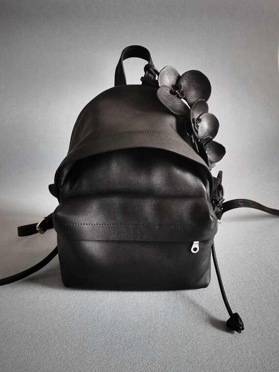 asphalt grey lululemon belt bag lululemon Everywhere Belt Bag Review: Does The Iconic Bag Hold Up Over Time?