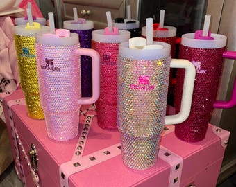 Olśniewający kubek Stanley Tumbler – spersonalizowany błyszczący kubek do napojów