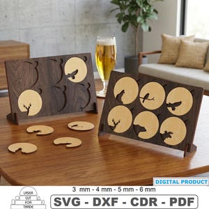 Op de afbeelding: Twee donkerhouten onderzetterhouders met lichte houten ronde inzetstukken met lasergesneden silhouetten van dieren zoals een hert, beer, eland en vogels. Vier losse onderzetters liggen op tafel. Tekst: DIGITAL PRODUCT 3 mm - 4 mm - 5 mm - 6 mm SVG - DXF - CDR - PDF.