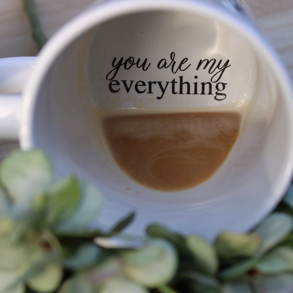 Tasse à message caché gravée personnalisée - Tasse à café en céramique personnalisée - Message écrit unique - Écrivez votre propre message secret - Cadeau pour lui