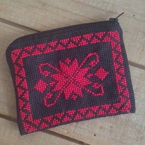 Mini bag / wallet with red embroidery from Palestine