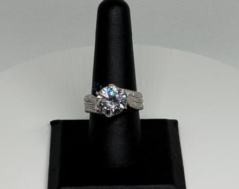 Round Brilliant Moissanite Engagement-Style Ring