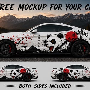 Puede incluir: Diseño de vinilo para coche blanco con un panda, un sol rojo y arte japonés. El diseño incluye flores de cerezo y bambú. El texto "FREE MOCKUP FOR YOUR CAR" está en la parte superior y "BOTH SIDES INCLUDED" en la parte inferior.