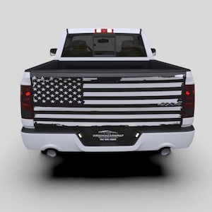 ダメージ加工のアメリカ国旗テールゲートラップ：ブラック＆ホワイトのUSAビニールグラフィック