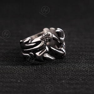 Men's Gothic Claw Ring: Stainless Steel Predator Design