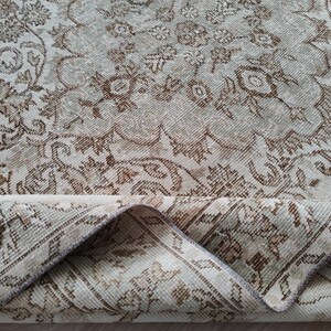 Handmade Oushak Rug: 5.7x9.2 Beige Brown Wool Turkish Rug