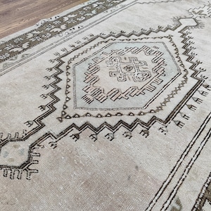 Handmade Beige Oushak Rug: 4x8 Vintage Turkish Wool Rug