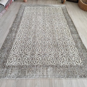 Handmade Beige Oushak Rug: 5.5x9.2 ft. Vintage Turkish Wool Rug