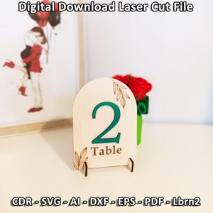 Archivo digital de soporte de mesa con arco, plantilla de decoración de mesa de boda con números, archivo SVG cortado con láser, decoración de mesa de graduación DXF, letrero floral de madera EPS