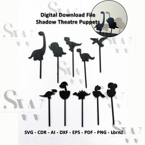 Może przedstawiać: Zestaw 10 czarnych cieni dinozaurów na patykach. Marionetki są przeznaczone do użytku w teatrze cieni. Marionetki obejmują różne rodzaje dinozaurów, w tym brachiozaura, stegozaura, triceratopsa i welociraptora.