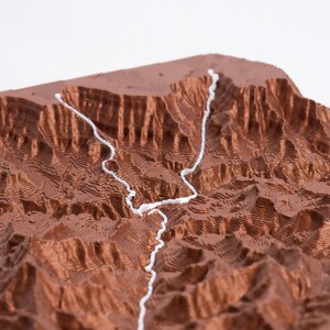 Closeup detail shot of trail showcasing copper material and 3D printed layers. Topographic detail can be seen clearly.