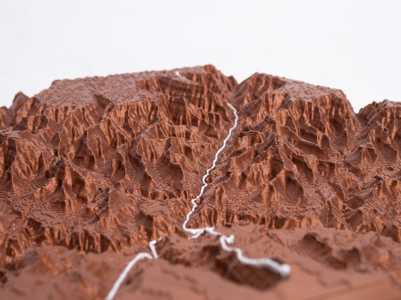 Closeup detail shot of long section of trail showcasing copper material and 3D printed layers. Topographic detail can be seen clearly.