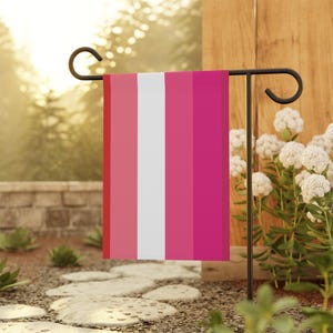 Lesbian Pride Flag Garden Banner, Outdoor Flag for LGBTQ+ Celebration, Home Decor for Garden, Pride Month, Festivals, Party Decor