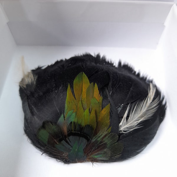 Barrette aux plumes noires et vertes