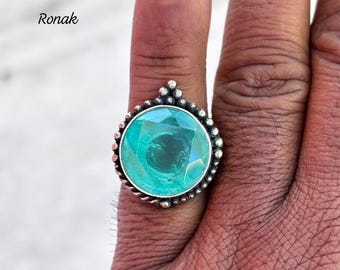 Handgjord smaragdring: Rund grön ädelsten, 925 sterlingsilver